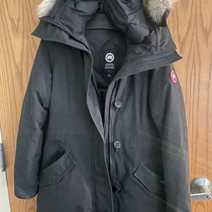 Women’s Rossclair canada goose size medium jacket NWOT